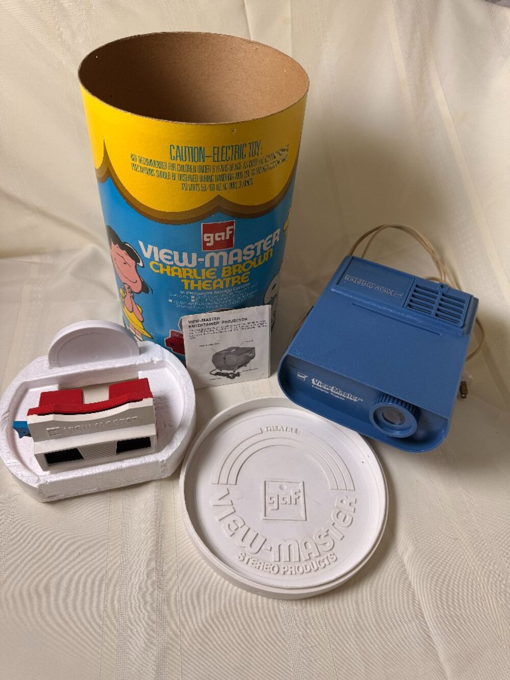 Vintage 1974 GAF Snoopy Peanuts Charlie Brown Theater View-Master Set Complete!